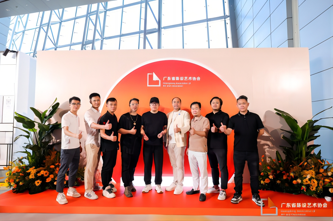 榕道裝飾設計創始人(rén)吳英豪先生應邀出席廣東省陳設藝術協會第四屆換屆大(dà)會晚宴